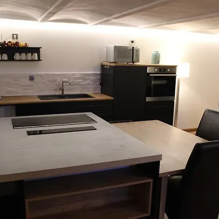 Thisa 4 Apartment *